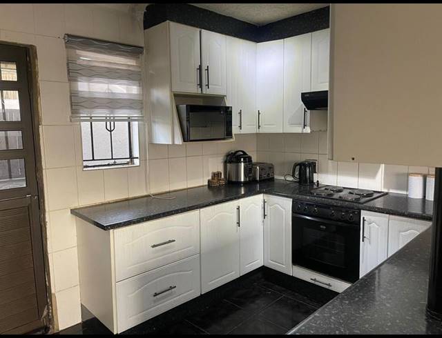 3 BEDROOM HOUSE FOR SALE IN MEREDALE